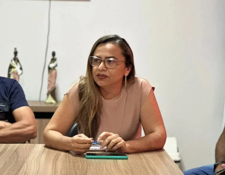 O contrato tem duração de 12 meses, com um custo mensal de R$ 8.433,33. (Foto: Reprodução).