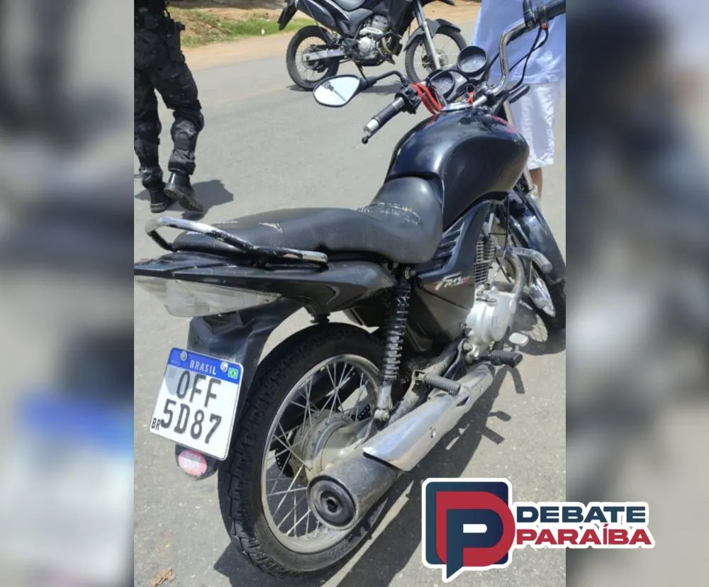 A guarnição conduziu o acusado juntamente com a motocicleta à delegacia de Polícia Civil (Foto: Reprodução)