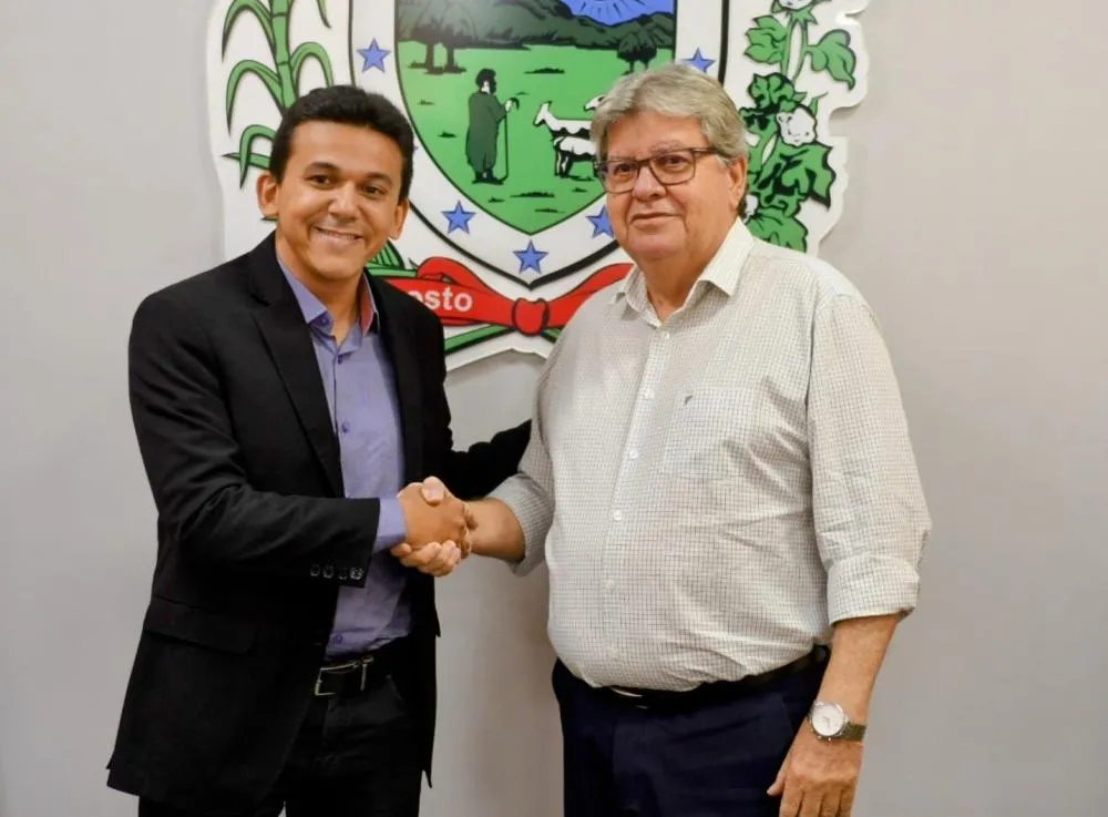 O prefeito Jackson Alvino evidenciou a importância da parceria com o governador João Azevêdo. (Foto: Reprodução).
