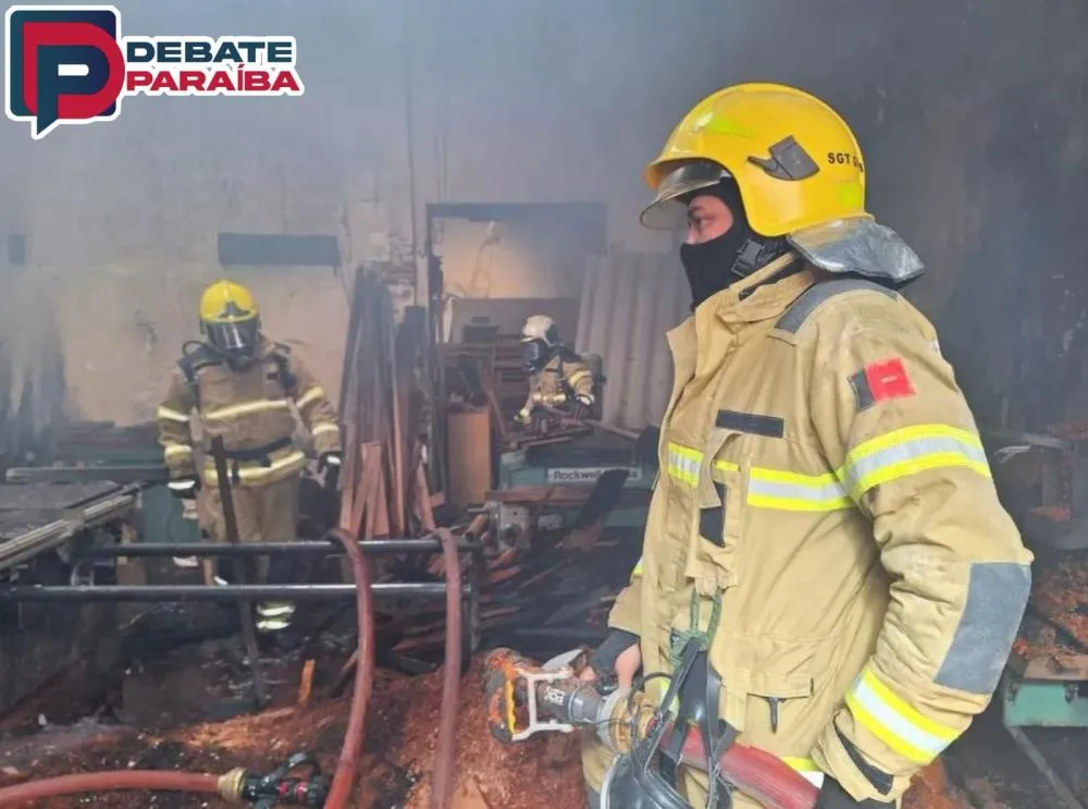 De acordo com informações do Corpo de Bombeiros, no incêndio felizmente não teve vítimas, sendo registrado apenas danos materiais (Foto: Reprodução)
