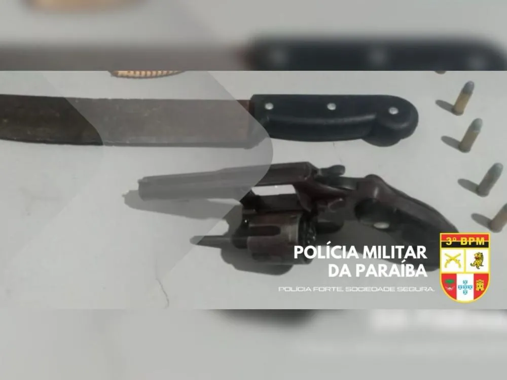 Com o flagrante constatado, o indivíduo recebeu voz de prisão e foi conduzido à delegacia de Polícia Civil com a arma apreendida (Foto: Reprodução)