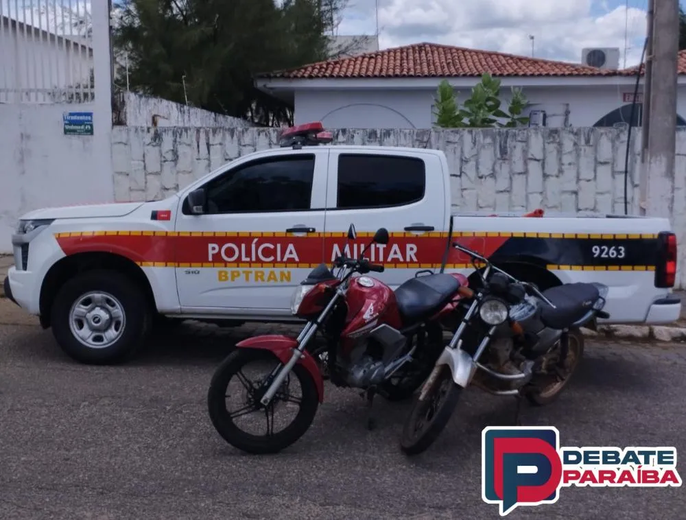 As duas motos apreendidas, os proprietários e os vendedores, foram encaminhados à delegacia de Polícia Civil de Sousa (Foto: Reprodução)