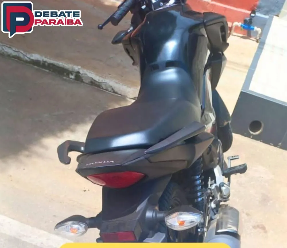 A motocicleta recuperada pelo policial militar em seu momento de folga, foi levada à delegacia de Polícia Civil, para posteriormente ser devolvida ao proprietário legítimo (Foto: Reprodução)