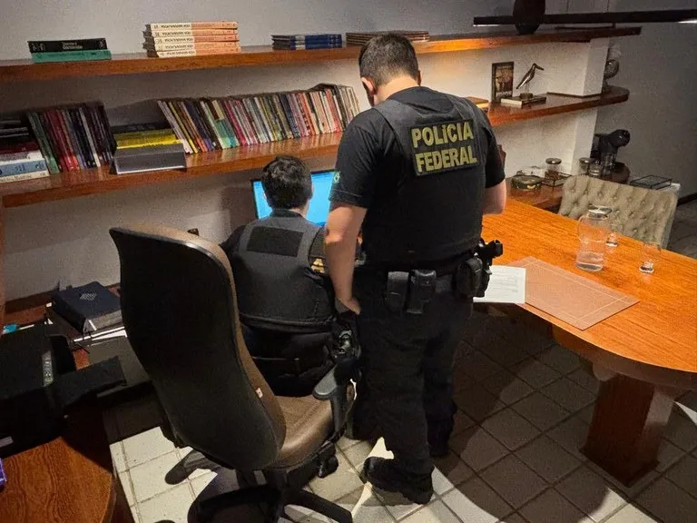 As diligências foram realizadas em endereços ligados aos investigados, incluindo empresas e residências de possíveis envolvidos no esquema. (Foto: Reprodução).
