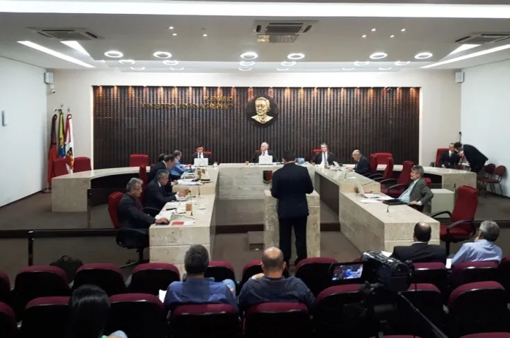 A suspensão decorreu do acolhimento à representação promovida, neste sentido, pelos procuradores Manoel Antonio dos Santos Neto e Luciano Andrade Farias, membros do Ministério Público de Contas (Foto: Reprodução)