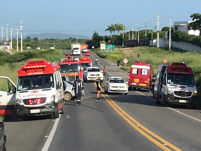 O SAMU e o Corpo de Bombeiros após realizarem o atendimento pré-hospitalar, encaminhou os pacientes para o Hospital Regional de Cajazeiras (Foto: Reprodução Blog do Angelo Lima)