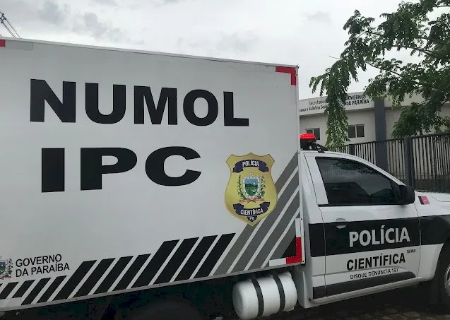 Os militares realizaram o isolamento do local até a chegada do delegado de plantão e dos peritos da Polícia Civil (Foto: Reprodução)