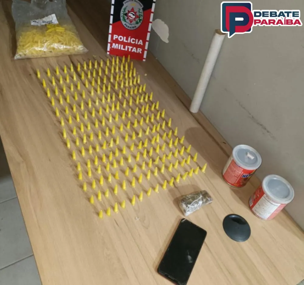 O infrator da lei foi encaminhado à delegacia de Polícia Civil com os entorpecentes apreendidos (Foto: Reprodução)