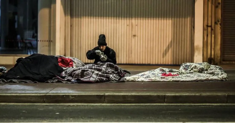 'Veja' destaca estudo da UFMG que coloca João Pessoa com menor índice de moradores em situação de rua entre as capitais do Nordeste. (Foto: Reprodução).