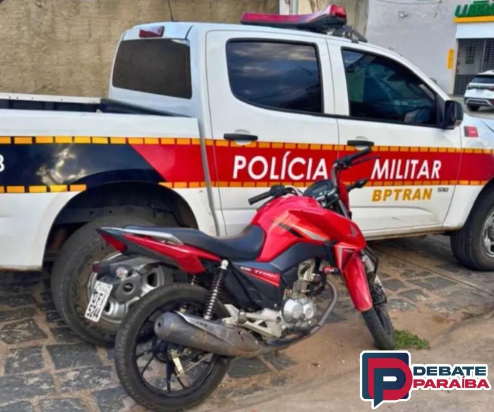 A motocicleta recuperada foi levada à delegacia de Polícia Civil, para serem realizados os procedimentos necessários (Foto: Reprodução)