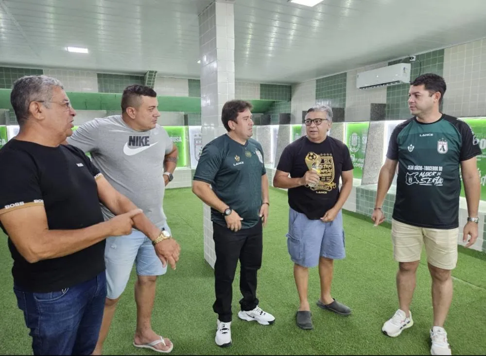 O lugar foi beneficiado com instalação de aparelhos de ar-condicionado, grama sintética, revestimentos nas paredes e no teto, impressões com imagens dos pontos turísticos da cidade e das conquistas do Dino, entre outros investimentos. (Foto: Reprodução).