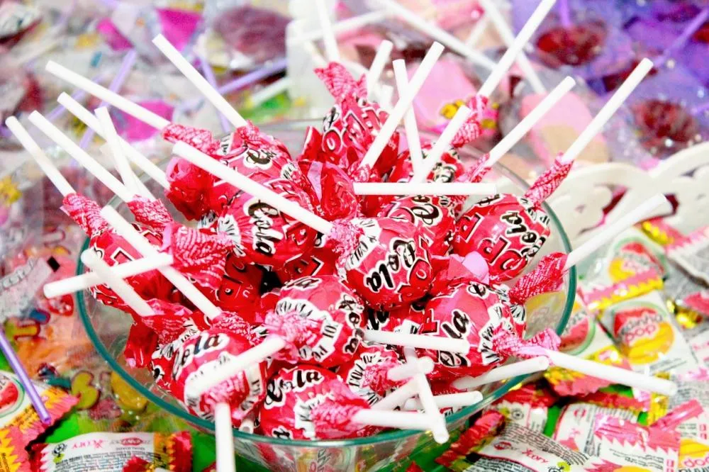 Licitação está marcada para 22 de maio e prevê aquisição parcelada de doces para ações sociais, festas e campanhas do município. (Foto: Reprodução).