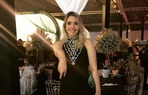 Filha de Salomão pode assumir a secretaria de Saúde de Sousa. (Foto: Reprodução/facebook).