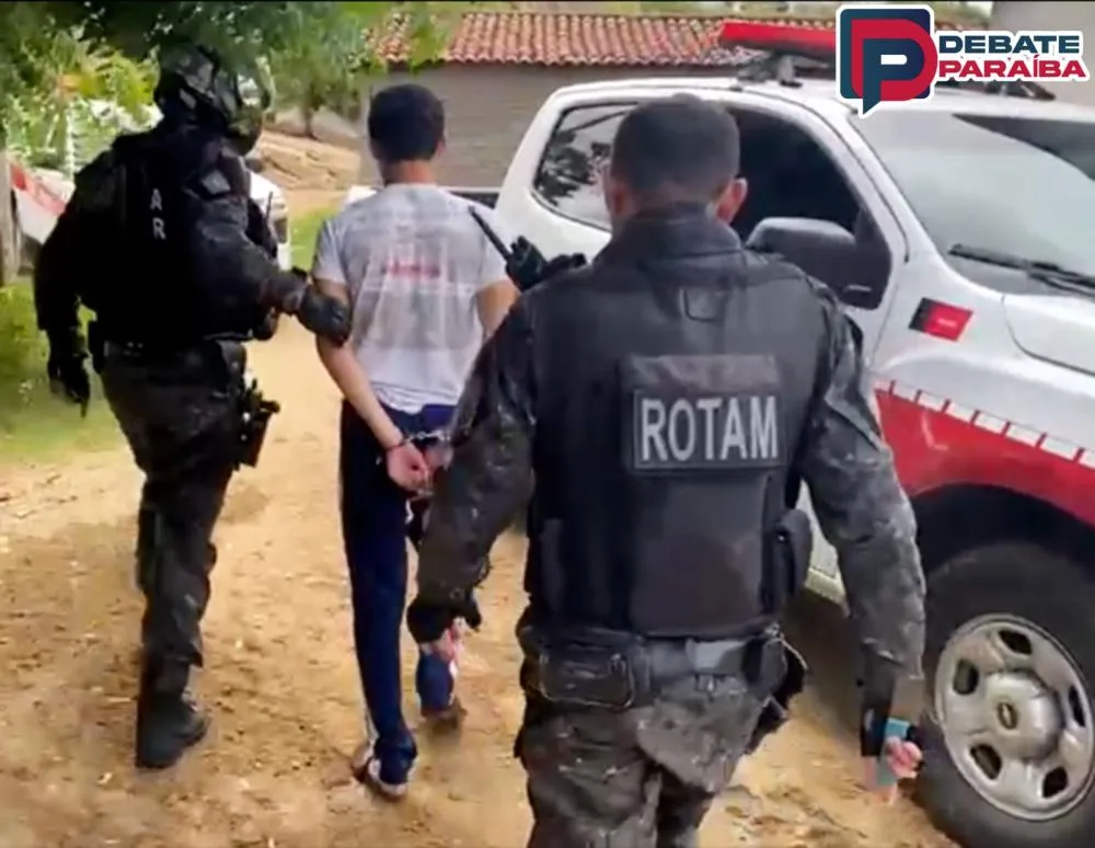O infrator da lei e todo o material apreendido foram levados à delegacia de Polícia Civil (Foto: Reprodução)