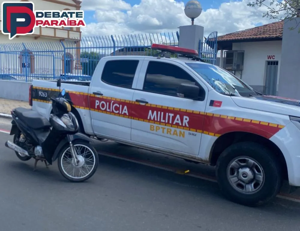 O proprietário e a moto apreendida foram conduzidos à delegacia de Polícia Civil de Pombal, para que fossem adotadas as medidas necessárias ao caso, pelo delegado de plantão (Foto: Reprodução)