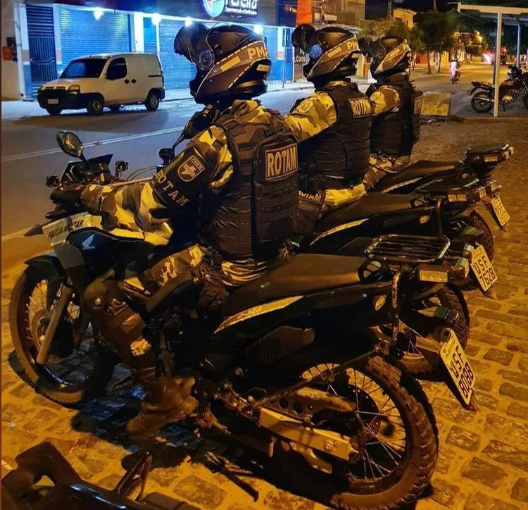 Diante das infrações constatadas, o adolescente foi levado à delegacia de Polícia Civil juntamente com a moto apreendida (Foto: Reprodução)