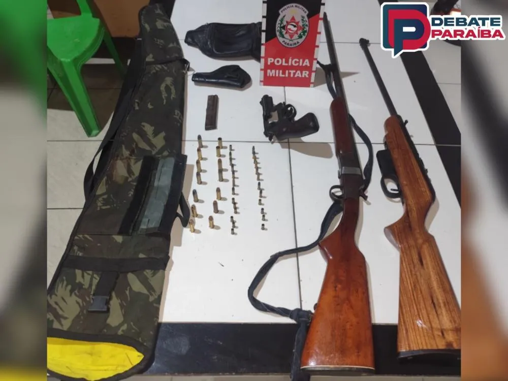 As armas apreendidas e a vítima foram levadas à delegacia de Polícia Civil, para serem adotadas as medidas que determinam a lei, pela autoridade policial judiciária (Foto: Reprodução)