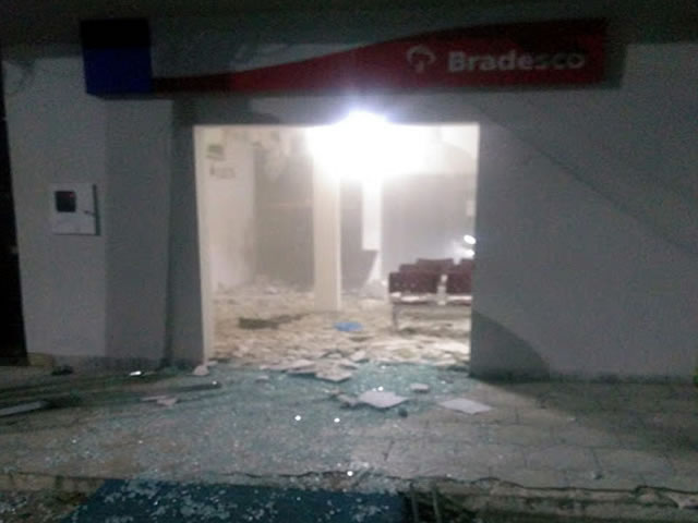 Diligências ainda estão em andamento por toda a região com o objetivo de localizar e prender a quadrilha (Foto: Reprodução)