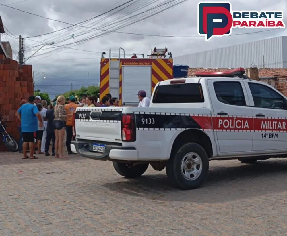 A área foi isolada até a chegada do delegado de plantão e dos peritos da Polícia Civil, que após adotarem os procedimentos necessários, o corpo será encaminhado ao IML de Cajazeiras (Foto: Reprodução)
