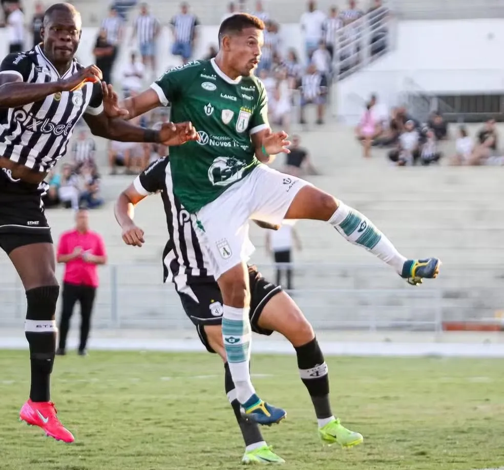 Sem conseguir se firmar em campo, dupla deixa o clube que tenta reação improvável (Foto: Reprodução)