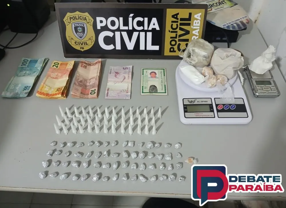 Após ser preso, o indivíduo e todo o material apreendido foram apresentados na delegacia de Polícia Civil (Foto: Reprodução)