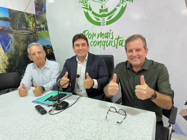 O chefe de Executivo municipal aproveitou para agradecer aos profissionais da imprensa pela participação. (Foto: Divulgação).