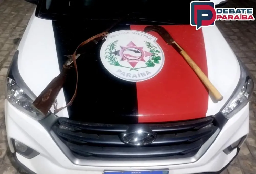 A guarnição ao averiguar o objeto arremessado, constatou que se tratava de uma espingarda de fabricação caseira e calibre indefinido (Foto: Reprodução)