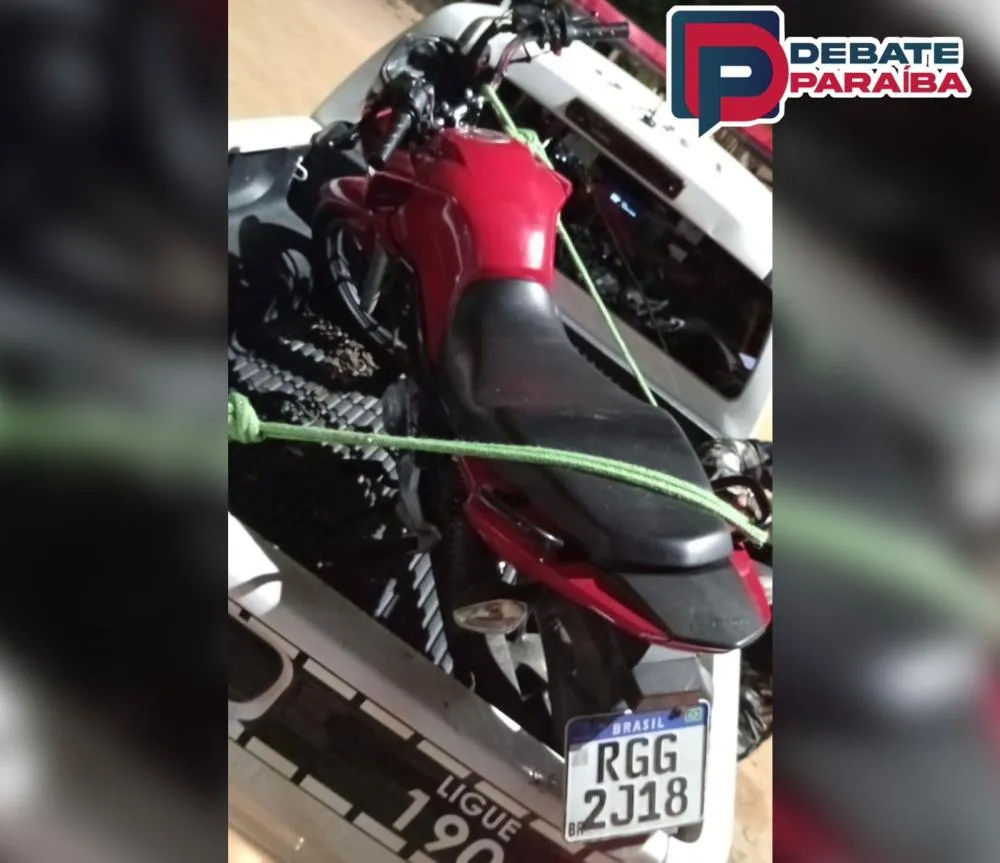 A motocicleta foi apreendida e levada à Central de Polícia Civil de Cajazeiras juntamente com o condutor, para serem realizados os procedimentos necessários a ocorrência (Foto: Reprodução)