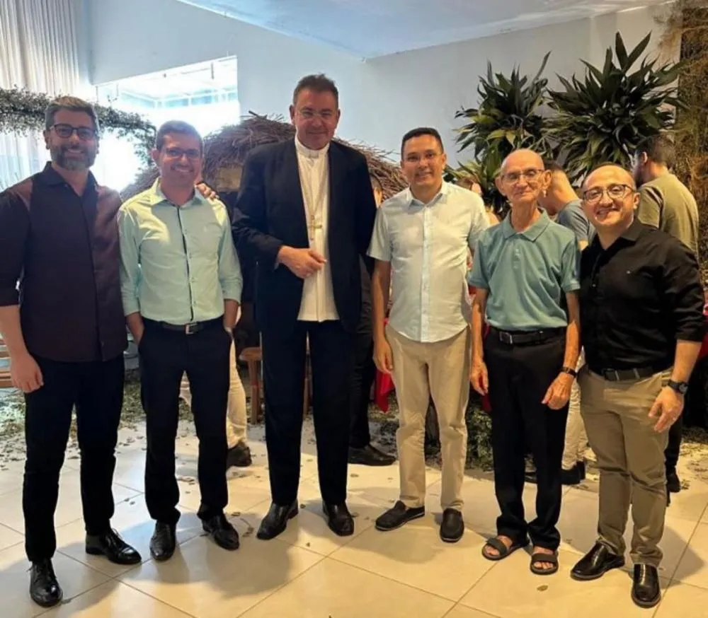 O encontro, de caráter informal, reuniu líderes religiosos locais em um momento de confraternização e boas-vindas ao novo pastor da Igreja na região. (Foto: Reprodução).