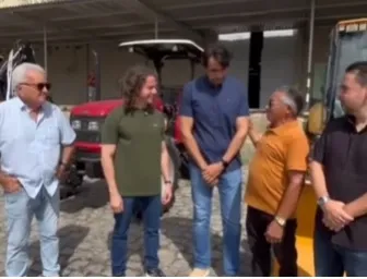 O equipamento foi destinado à Associação do Núcleo 2, que representa dezenas de famílias de colonos que atuam na produção agrícola local. (Foto Reprodução).