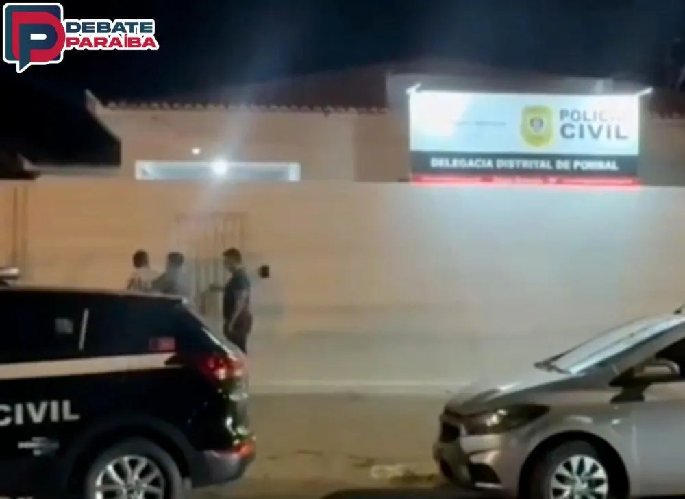 Após ser capturado, o infrator da lei foi conduzido à delegacia de Polícia Civil (Foto: Reprodução)