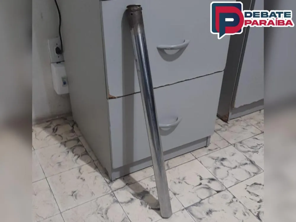 Diante dos fatos, as partes envolvidas foram conduzidas à delegacia de Polícia Civil juntamente com a barra de ferro apreendida, para serem adotados os procedimentos cabíveis pelo delegado de plantão (Foto: Reprodução)