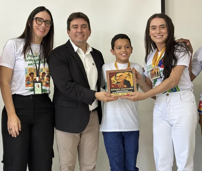 O chefe do Executivo municipal anunciou o Programa Educação Premiada, Medalha Ariano Suassuna e Olímpiadas de Matemática. (Foto: Reprodução).