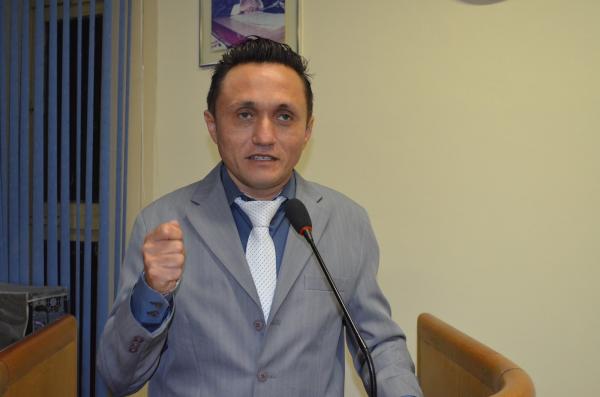 O vereador disse que o prefeito ainda usa “voto de cabresto” para eleger os seus. (Foto: Reprodução).