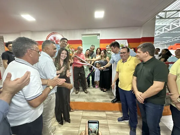 O prefeito Helder Carvalho falou da importância de entregar a Base do SAMU, que segundo ele, visa atender São Gonçalo e toda região com equipe treinada e com ambulância 0KM. (Foto: Divulgação).