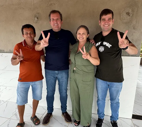 Em Cajazeiras, Tyrone recebeu o apoio da vereadora Luzia Trajano, representante do Distrito de Patamuté. (Foto: Reprodução).