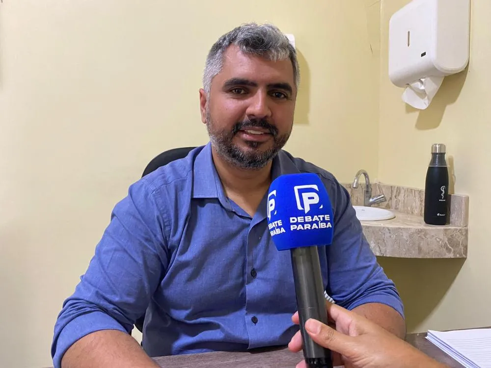 O oposicionista afirmou que a ausência de planejamento estratégico e a falta de ações estruturantes de longo prazo colocam o município em risco de estagnação. (Foto: Debate Paraíba).