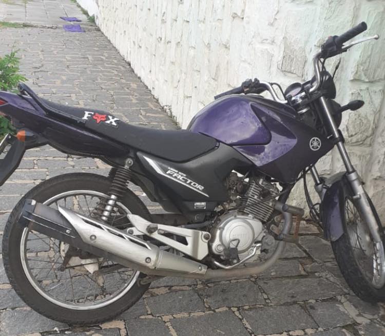 A motoneta foi levada à Delegacia Distrital e após a realização dos procedimentos necessários foi entregue ao verdadeiro proprietário (Foto: Divulgação PMPB)