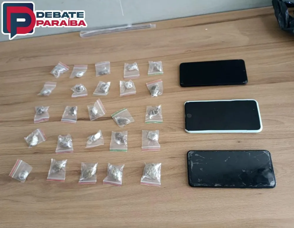 A adolescentes apreendida foi conduzida à delegacia de Polícia Civil acompanhada do Conselho Tutelar e todo o material apreendido, para serem adotadas as medidas pertinentes ao caso (Foto: Reprodução)