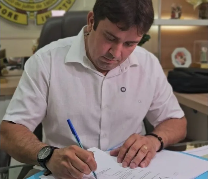 O chefe de Executivo municipal aproveitou para ir visitar o local, que tão breve será um canteiro de obras, sendo umas das mais importantes obras estruturantes. (Foto: Reprodução).