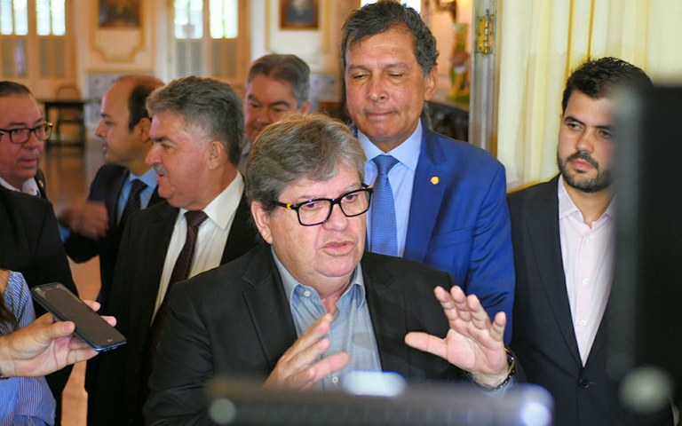 O valor global pelos dois anos de contrato pelo serviço - incluindo o empréstimo dos aparelhos - seria de R$ 2.780.630,40. (Foto: Reprodução).