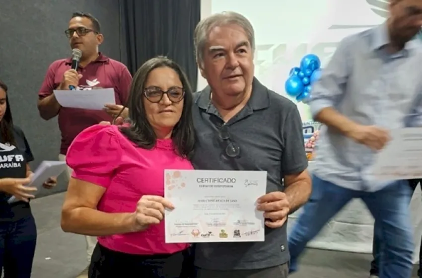 Capacitação voltada para mães de bairros periféricos busca impulsionar geração de renda e autonomia financeira. (Foto: Reprodução).