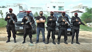 O militar solicitou o apoio de uma guarnição de serviço e em seguida conduziu o acusado à Delegacia de Homicídios (Foto: Reprodução)