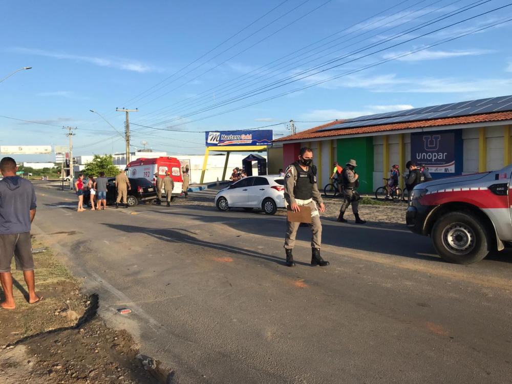 Vídeos: Grave colisão envolvendo dois veículos deixa irmãs feridas em Cajazeiras; Promotor de Justiça conduzia um dos carros e foi agredido