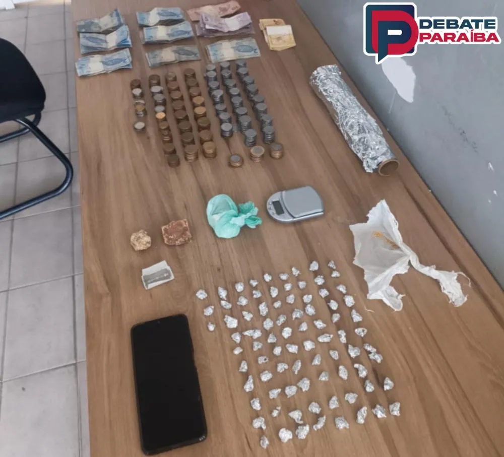 Com o flagrante constatado, a suspeita e todo o material apreendido foram levados à delegacia de Polícia Civil (Foto: Reprodução)