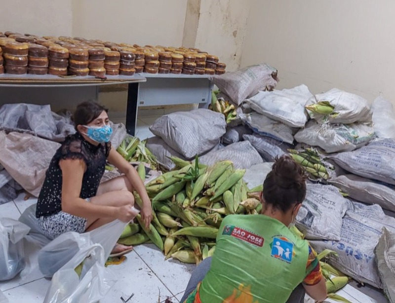 Os kits foram destinados à mais de 400 famílias em situação de vulnerabilidade social beneficiárias do Programa Bolsa Família. (Foto: Reprodução).