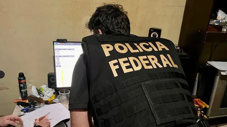 Polícia Federal mira homem por armazenar e compartilhar fotos e vídeos de abuso sexual com crianças em Cajazeiras. (Foto: Reprodução).