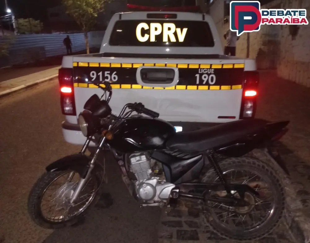 Diante dos fatos constatados pela guarnição policial, a moto apreendida, o possuidor e o vendedor foram apresentados na delegacia de Polícia Civil (Foto: Reprodução)