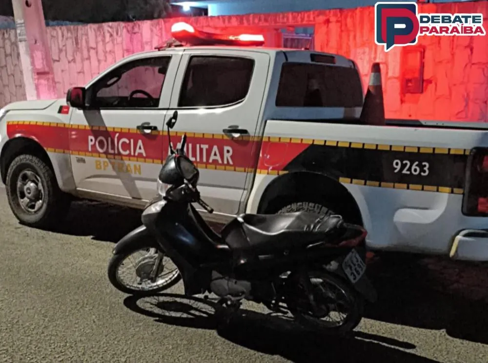 Diante dos fatos constatados, a motocicleta apreendida e a possuidora foram apresentados na delegacia de Polícia Civil (Foto: Reprodução)