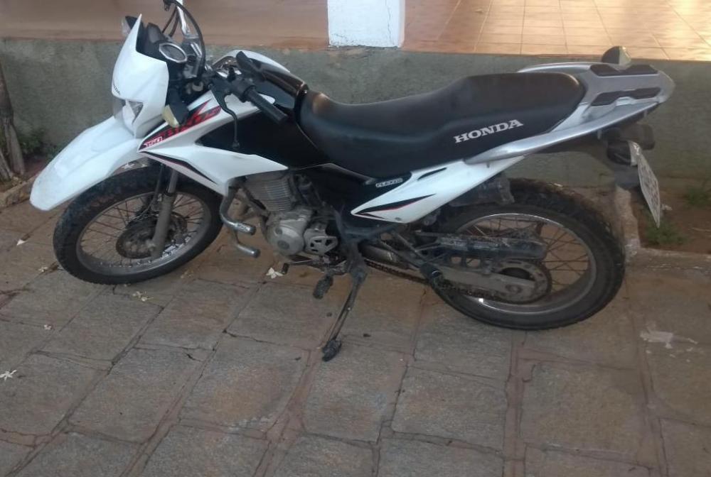 A motocicleta recuperada foi encaminhada à Delegacia de Policia Civil para realização dos procedimentos necessários (Foto: Divulgação PMPB)